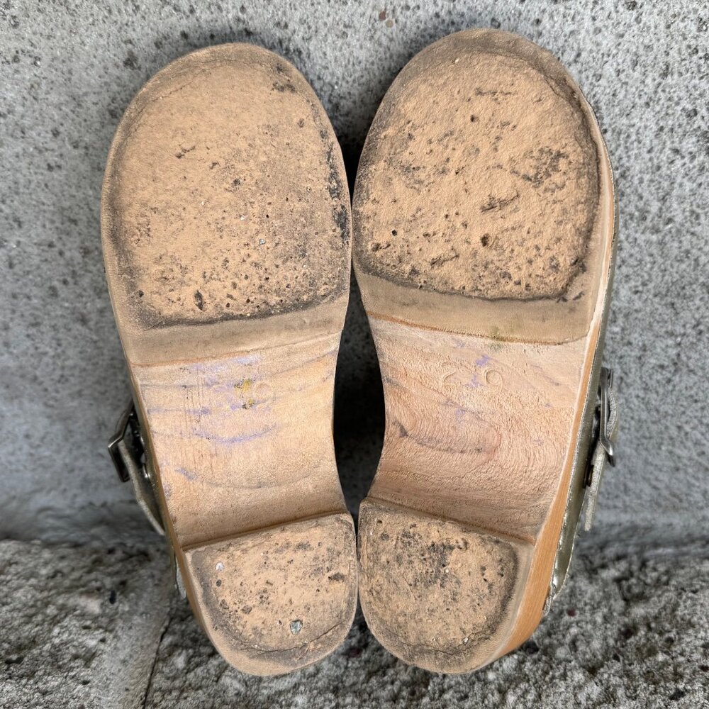 HANNA ANDERSSON Gold Slingback Wooden Clogs Girls 11.5 29 Metallic Leather Clog - Picture 7 of 10